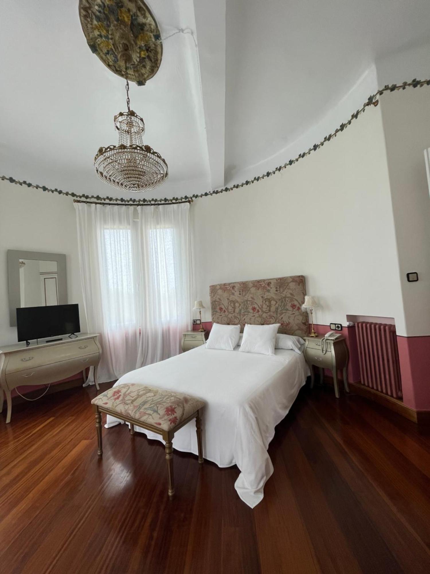 Hotel Palacete Penalba Кастрополь Екстер'єр фото